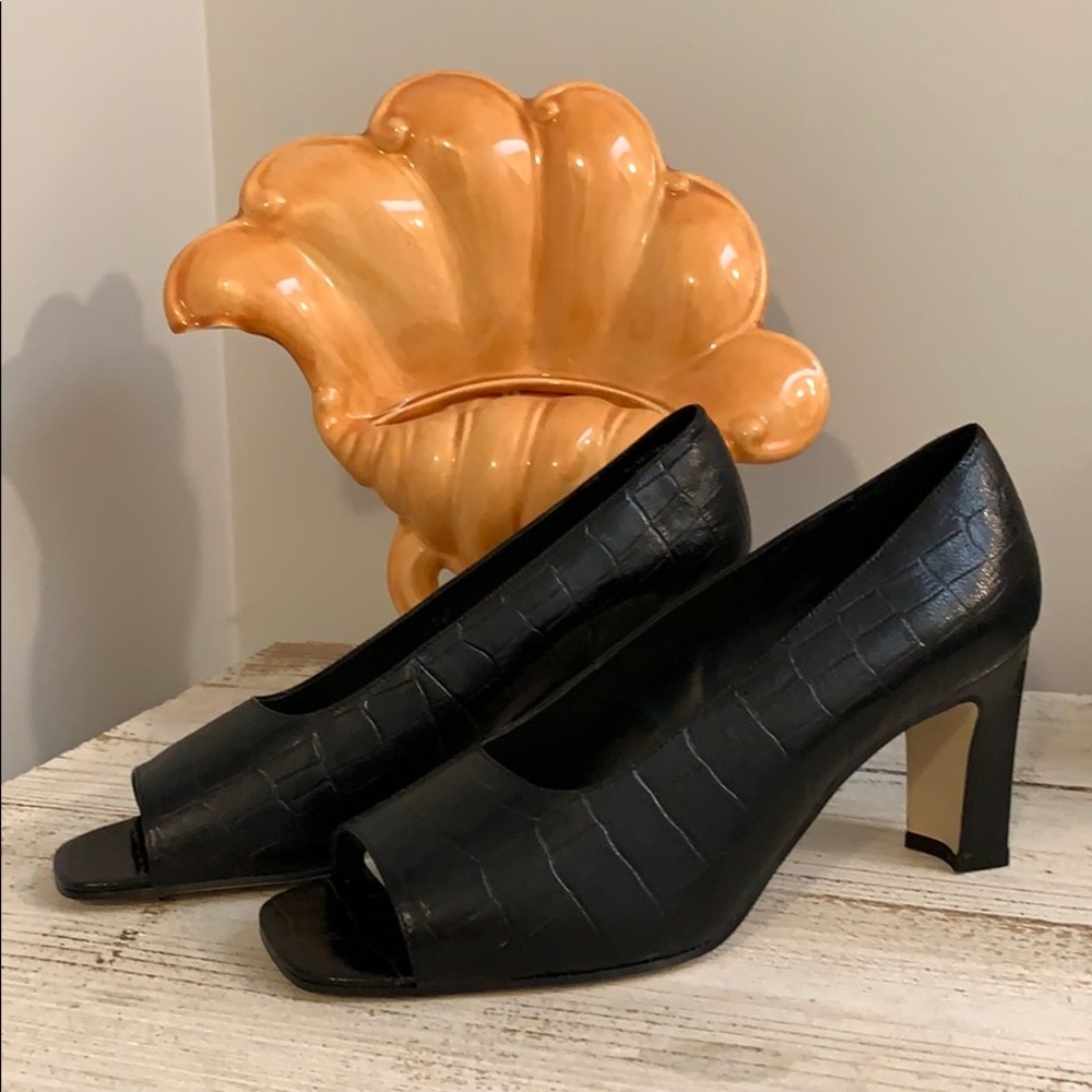 NWOT Karen Scott leather peep toe size 8M